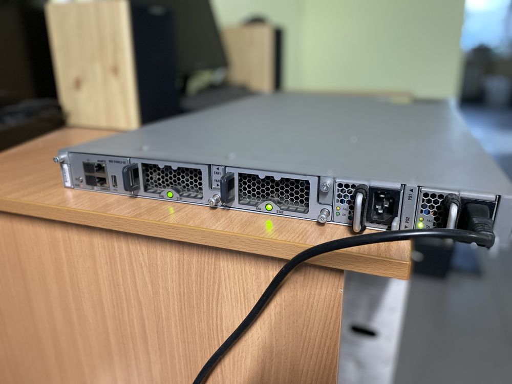 Koмутaтop 3 рівня Cisco Nexus N5K-C5548UP
