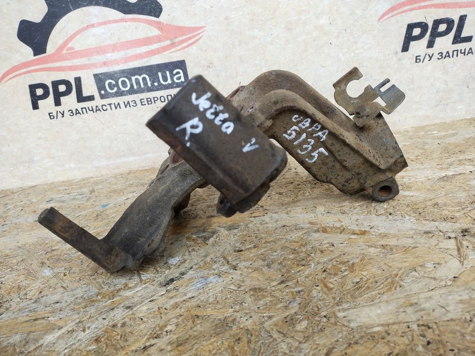 VW Jetta V 05-11 Поворотный кулак передний правый датчик ABS 7H0927804