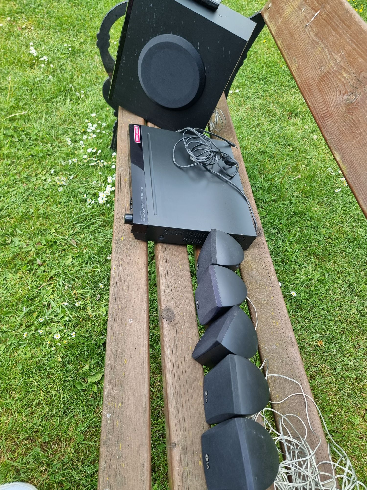 Kino domowe LG 5+1 subwoofer