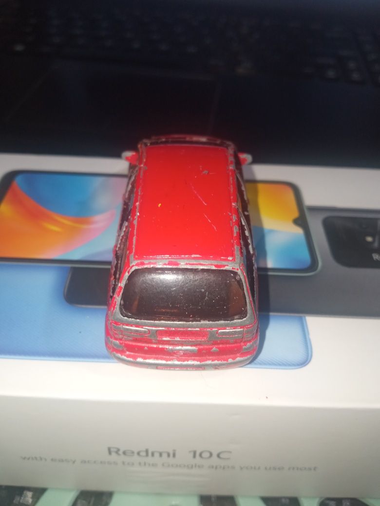 Ford Galaxy realtoy nie hot wheels czerwony