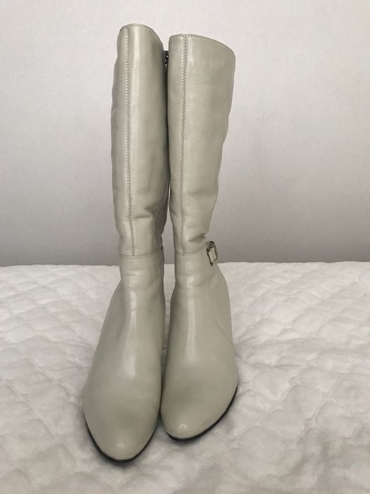 Чоботи шкіряні , молочні