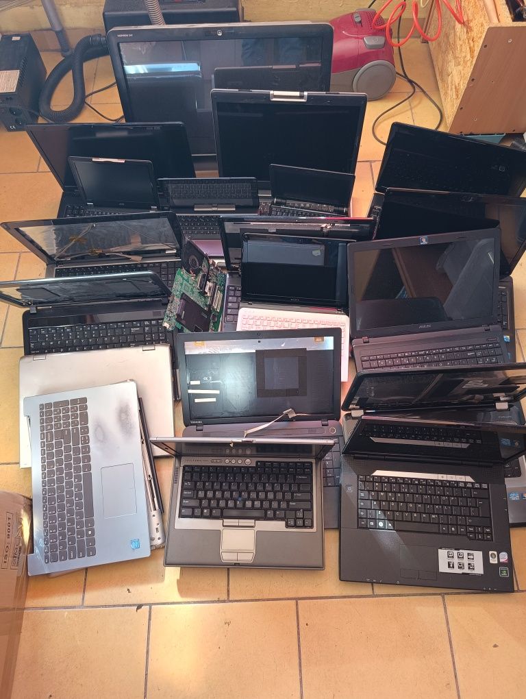 Laptopy złom komputerowy