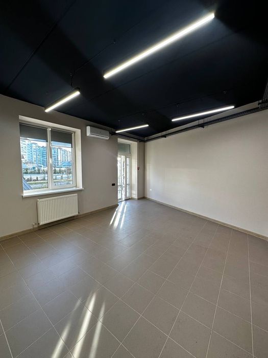 Оренда фасадного приміщення 52 м2 біля Арсену