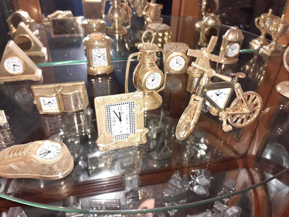 Movel  vitrine  em cerejeira