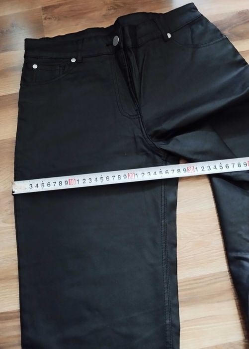 skórzane spodnie push up L wysoki stan straight woskowane jeans elasty