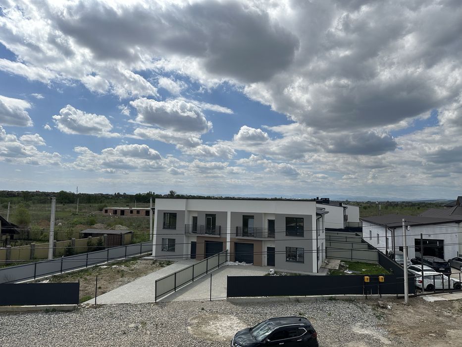 Таунхаус 140м2 з великим балконом і двома терасами на даху Крихівці