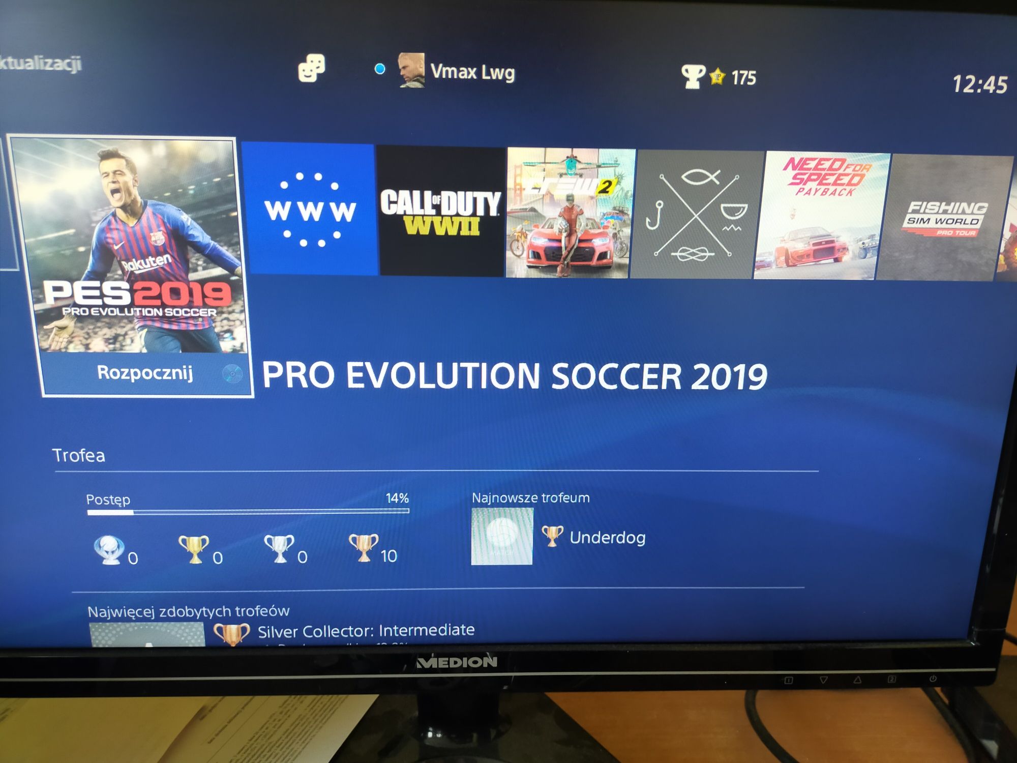 Konsola PS4 1 TB +2 pady + gry