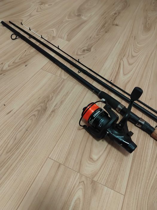 Wedka z kołowrotkiem.