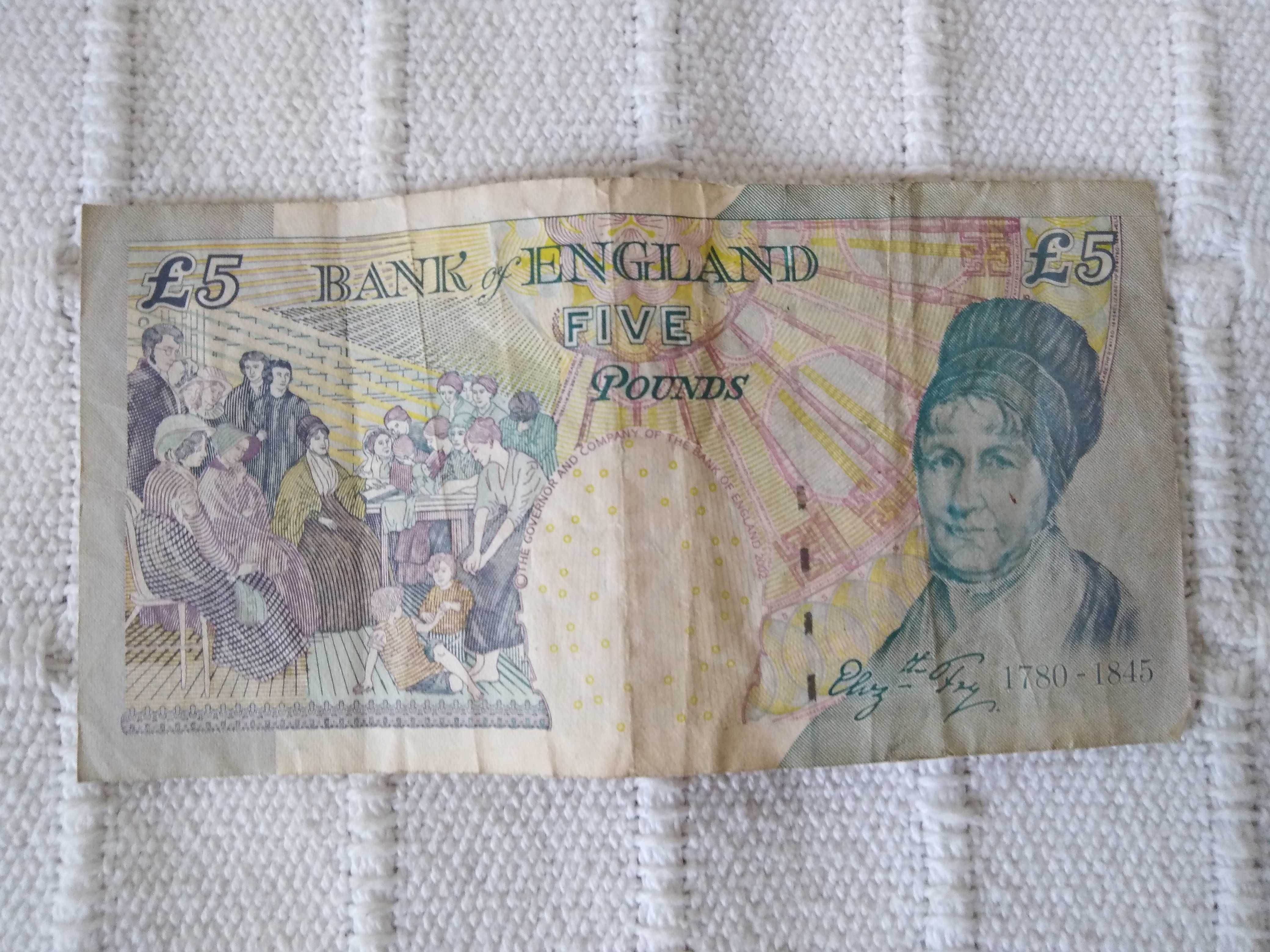 Cinco Libras Inglesas (Five Pounds) 2002 + Doláres Americanos