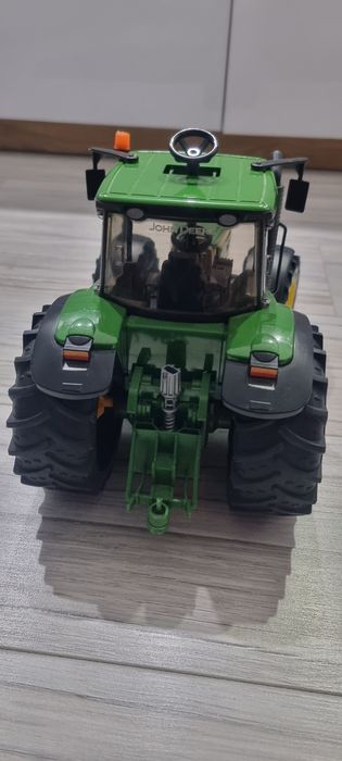 Traktor zabawka john deere 7930