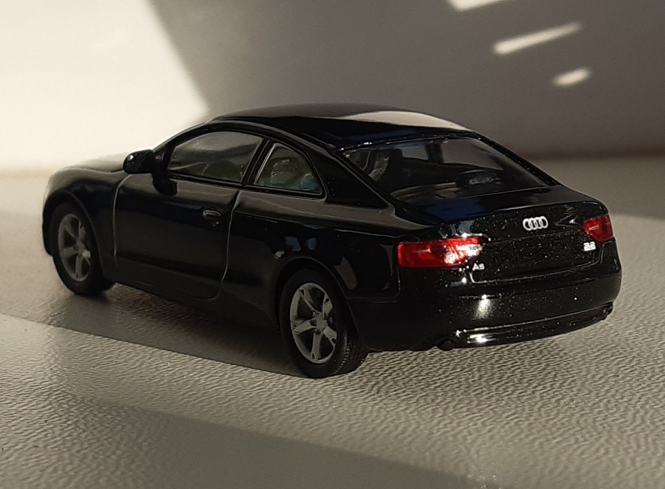 Модель 1/64 Audi A5 Coupe Kyosho Black