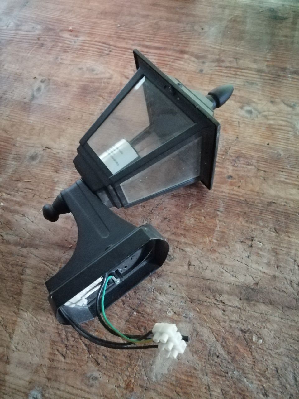 Lampa Ścienna Zewnętrzna Z Czujnikiem Ruchu