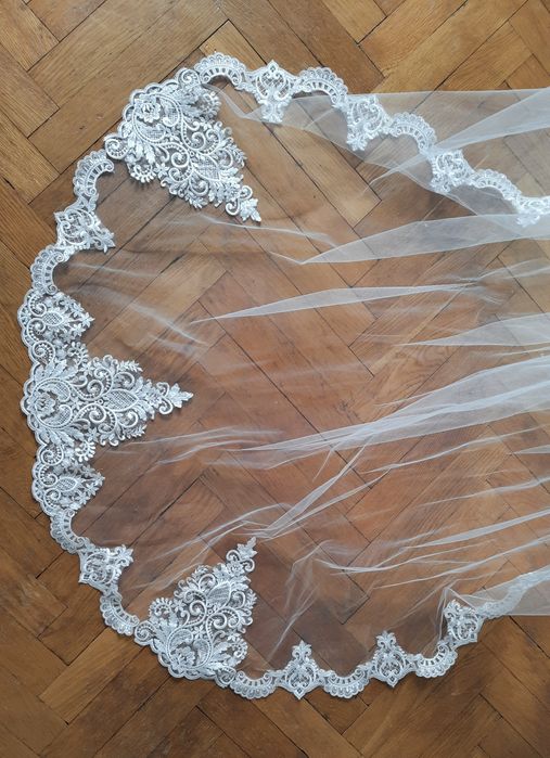 Długi welon 2.5m z koronką