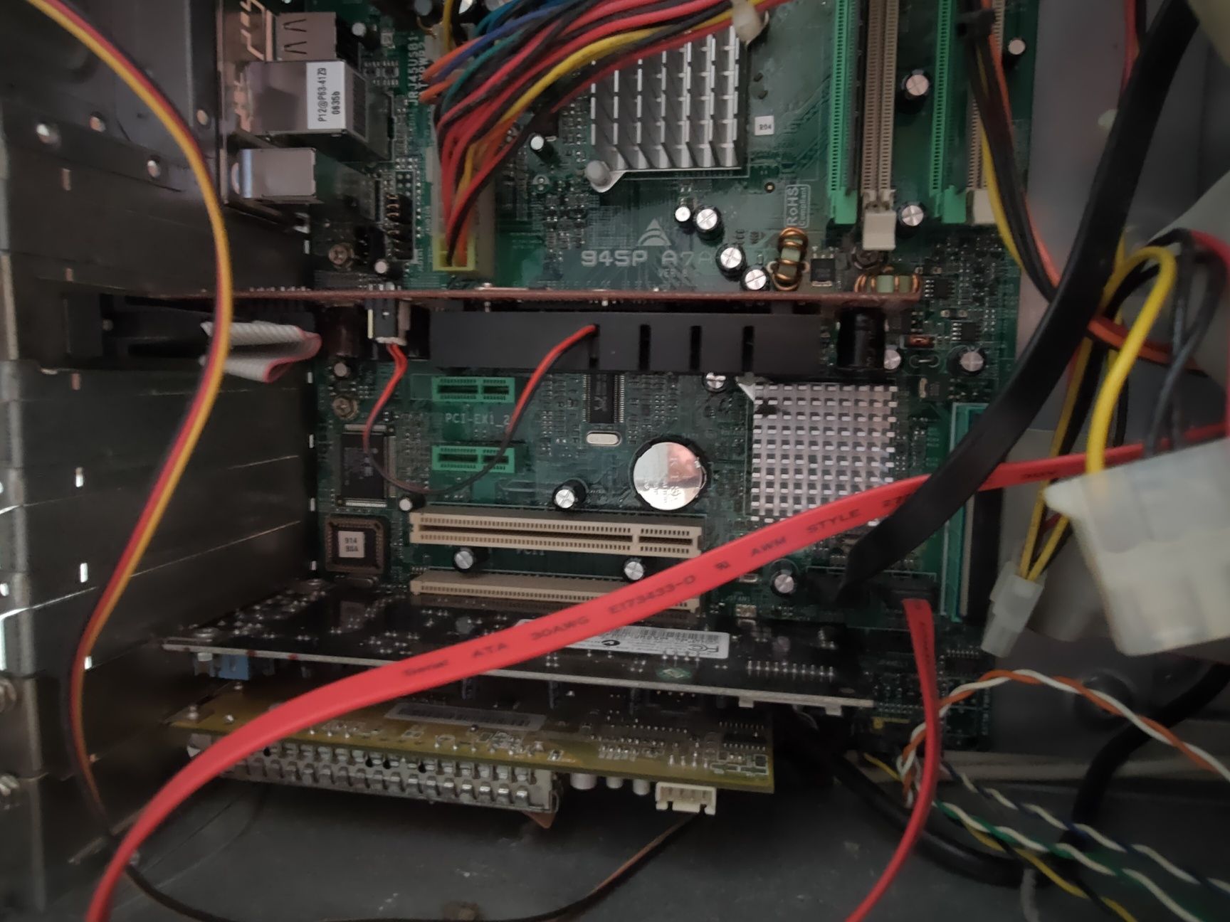 Computador torre antiga com placa grafica c/ monitos asus 22 polegadas