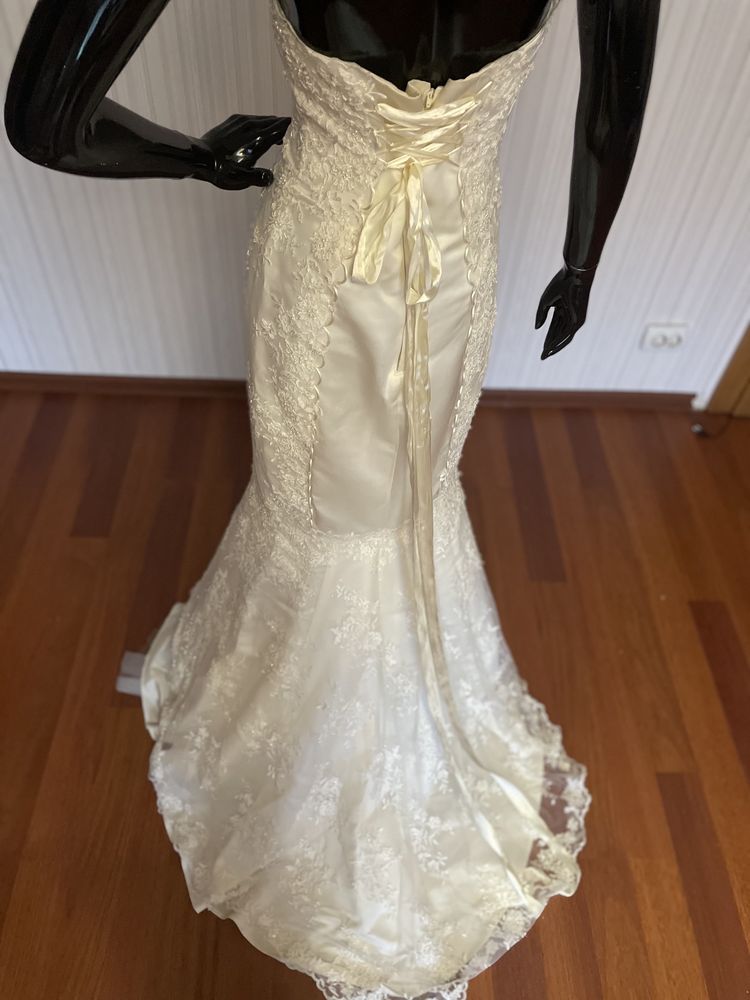 Весільная сукня