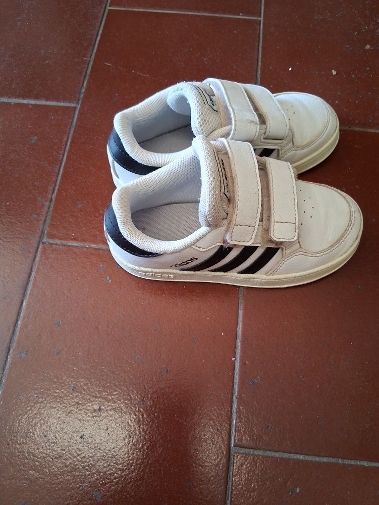 Sapatos de crianca