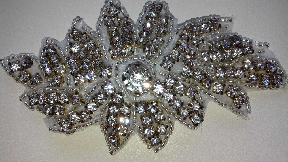 продам заколки разные.