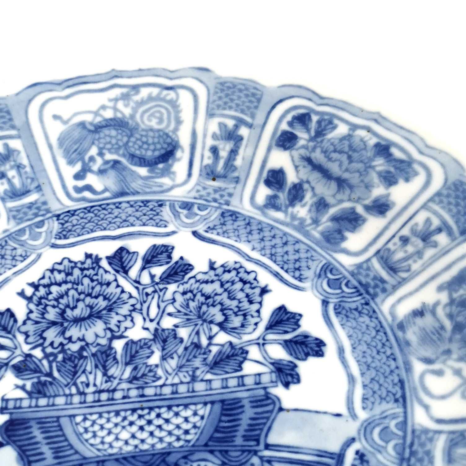 Prato Kangxi porcelana da China, circa 1960