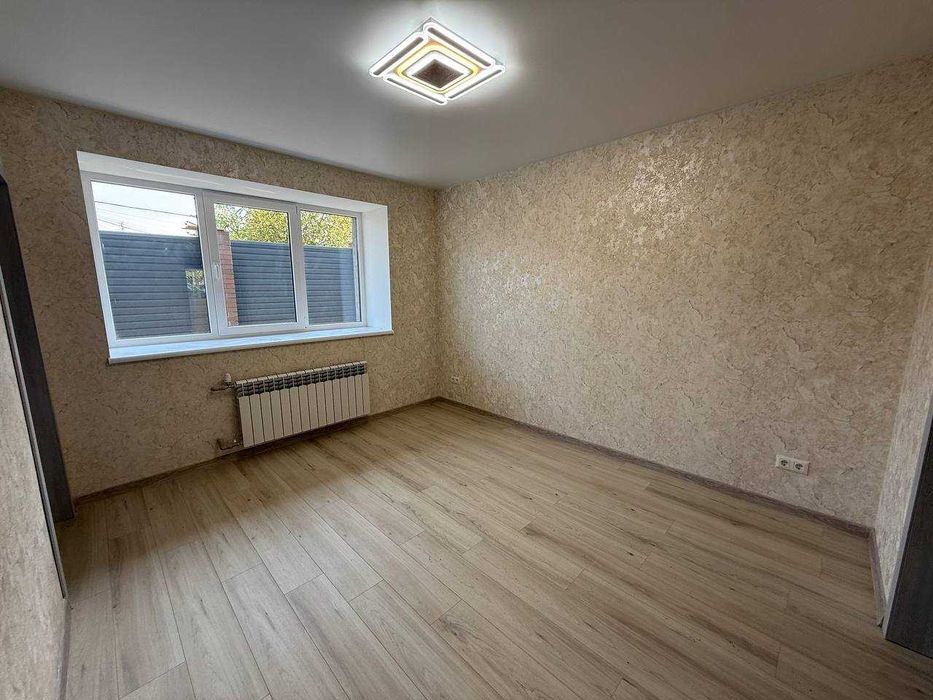 Продам новий будинок з басейном в центрі міста (пр. Миру/Пушкіна)