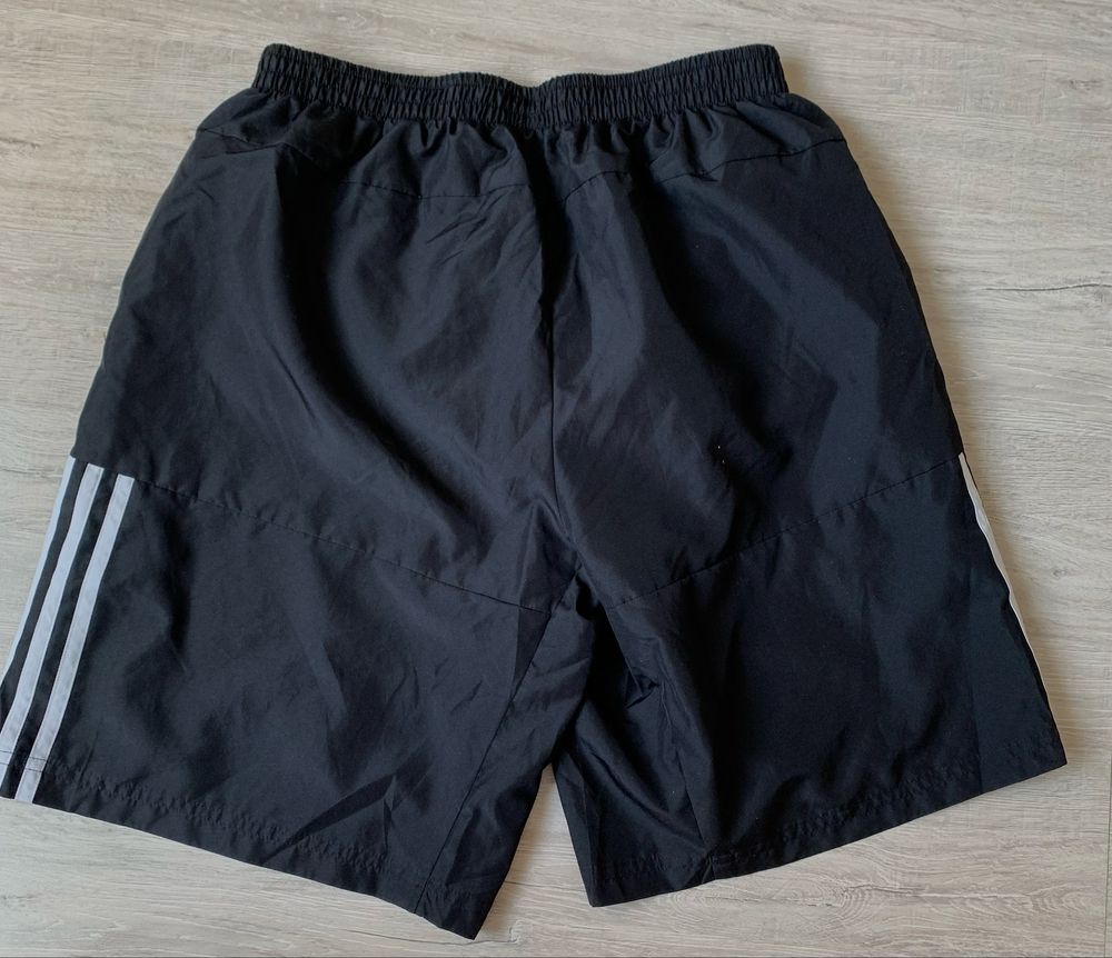 Чоловічі шорти adidas