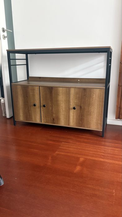 Movel aparador com três portas