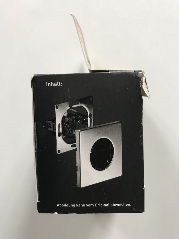 Gniazdo elektryczne schuko z serii Leo z Obi, stal nierdzewna
