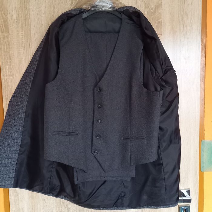 Garnitur trzyczęściowy