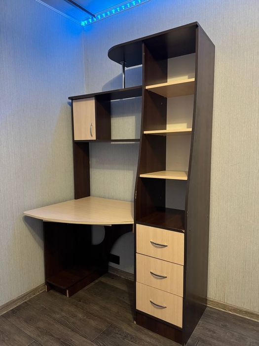 Продам компьютерный стол