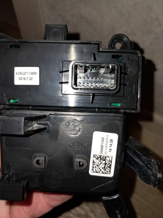 Продам недорого блок кнопок на Kia sportage