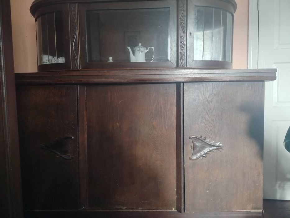 Zabytkowy kredens do lekkiej renowacji