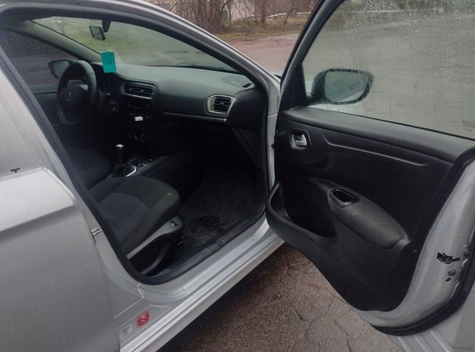 Пежо 301  1.2 бензин