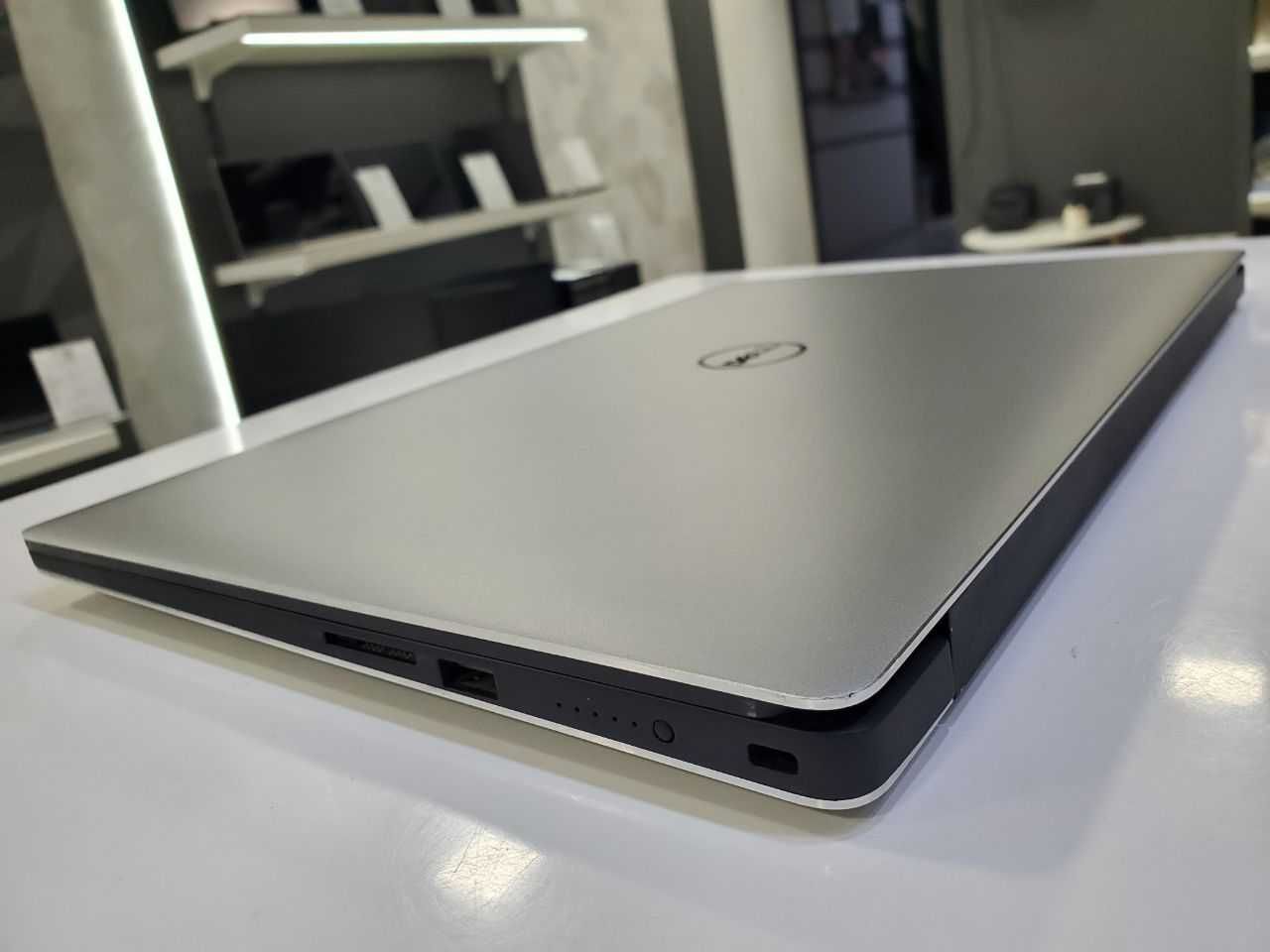 Ноутбук Dell Precision 5520 Intel Core i7-7820HQ/M1200 4Gb/32Gb/512Gb
