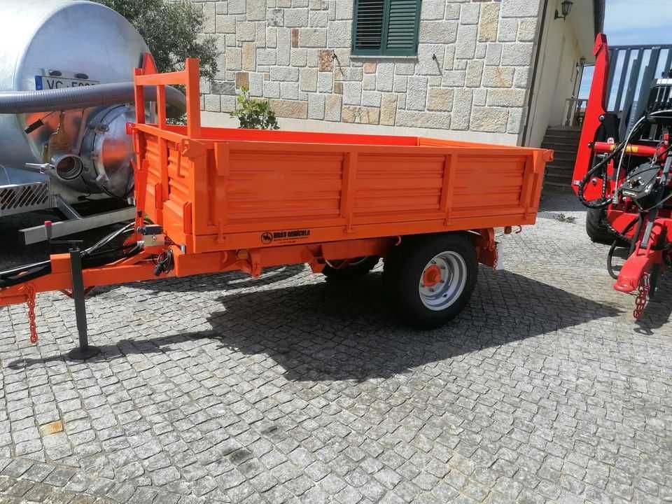Reboque Agrícola Tribasculante 2500 kg - Novo