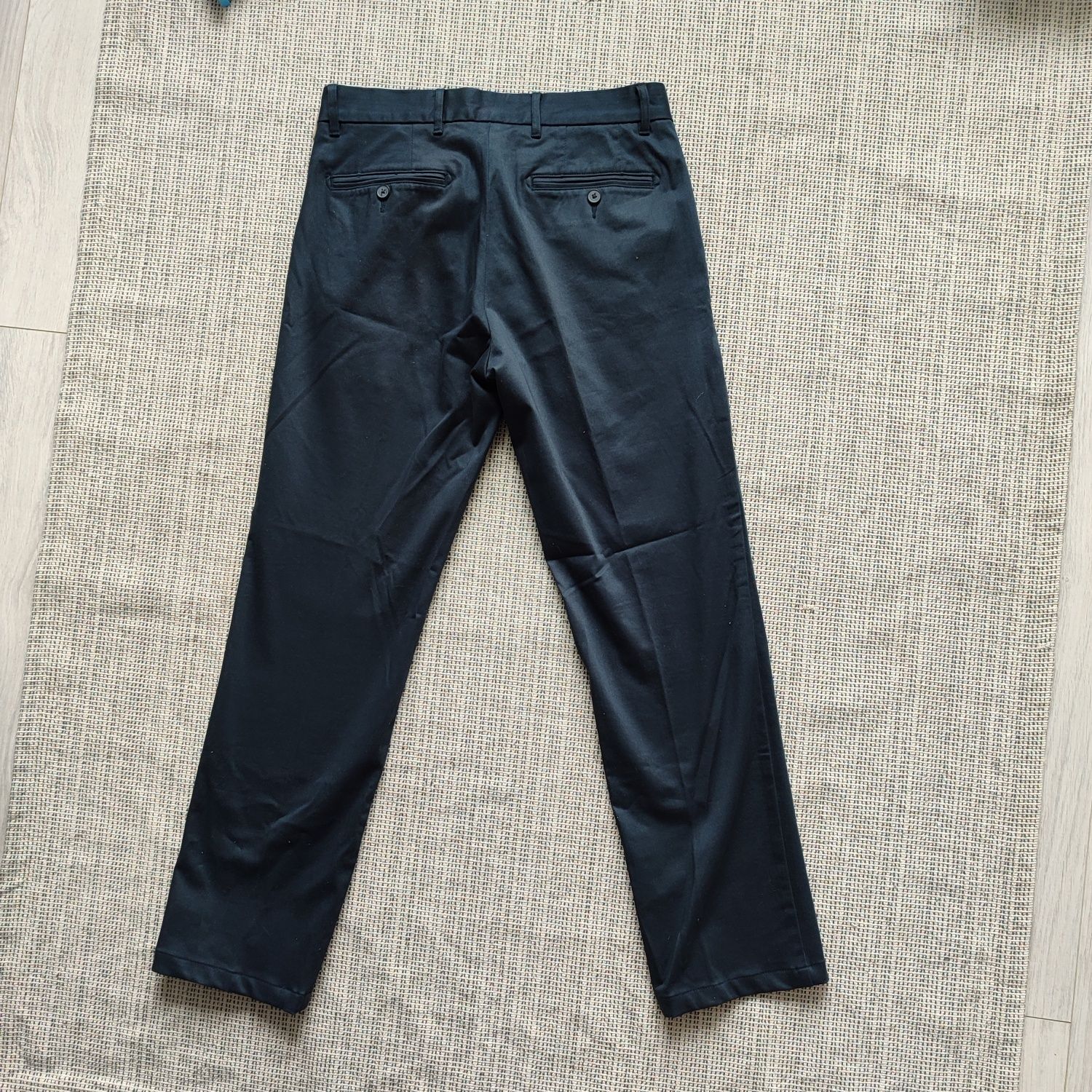 Spodnie męskie DKNY 32R casual wyjściowe ciemny granat chinosy wesele