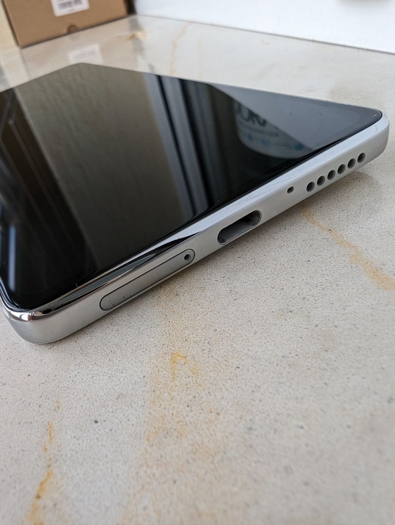 Смартфон Motorola Edge 20 8/128GB Frosted White