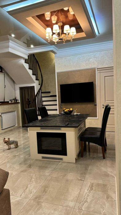 В продажу трьохповерховий таунхаус 120м2