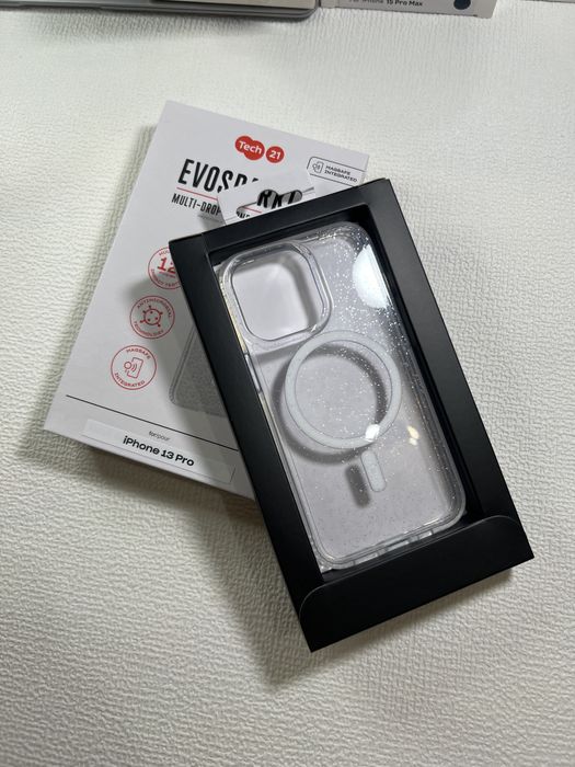 Etui Tech21 Brokat iPhone 13 Pro Magsafe
