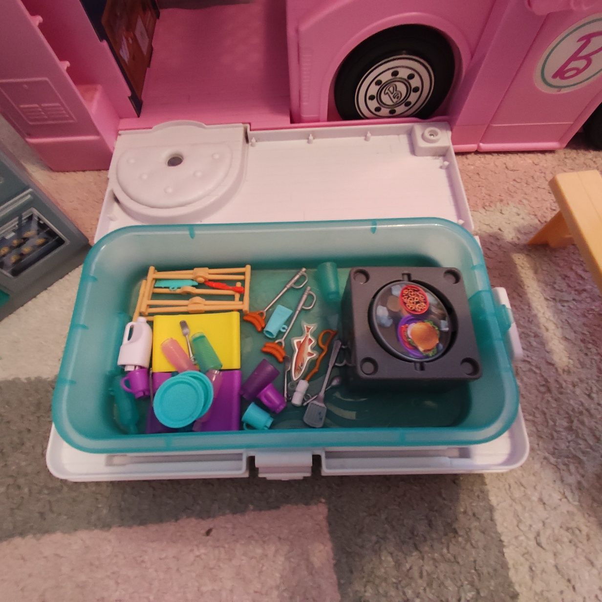 Kamper Barbie z akcesoriami