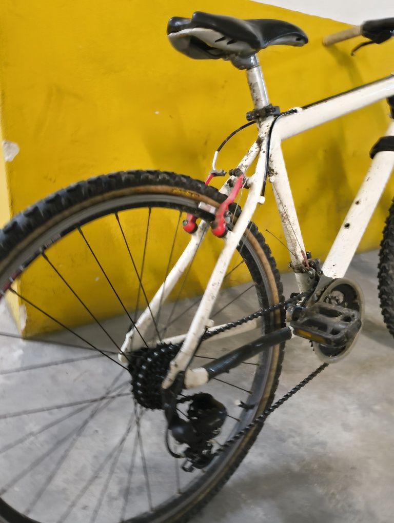 Vendo bicicleta roda 26 em bom estado