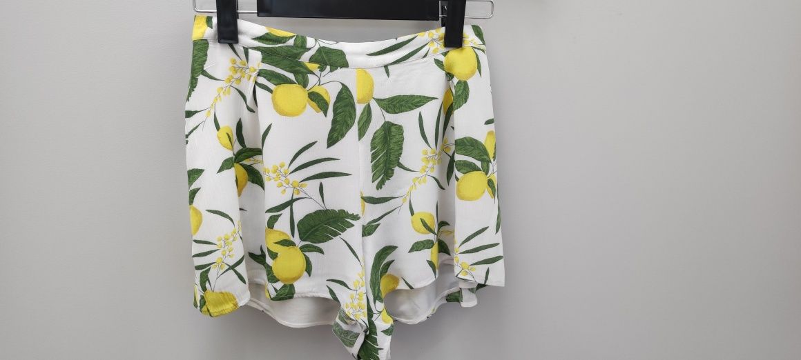 Spodenki szorty cytryny lemon Pull& Bear