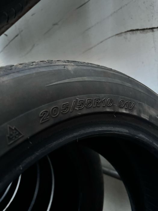 Продам зимову резину 205/55 R16 Goodride