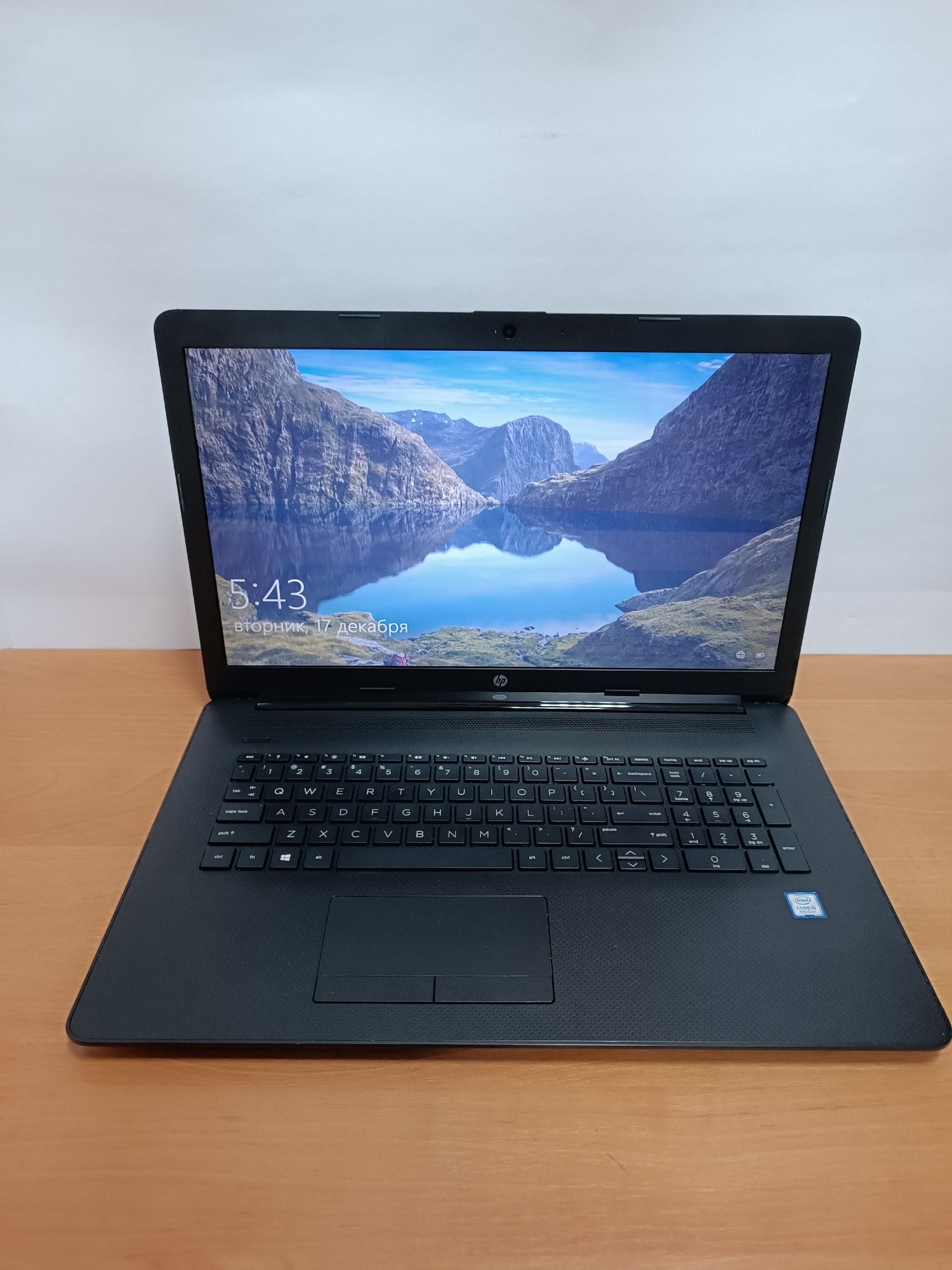 Ноутбук Тонкий HP 17 17.3" i5 8265 8 по 3.9Ghz 8GB D4 SSD 256GB