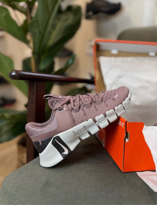 Кросівки жіночі Nike Free Metcon 5 Pink DV3950-603