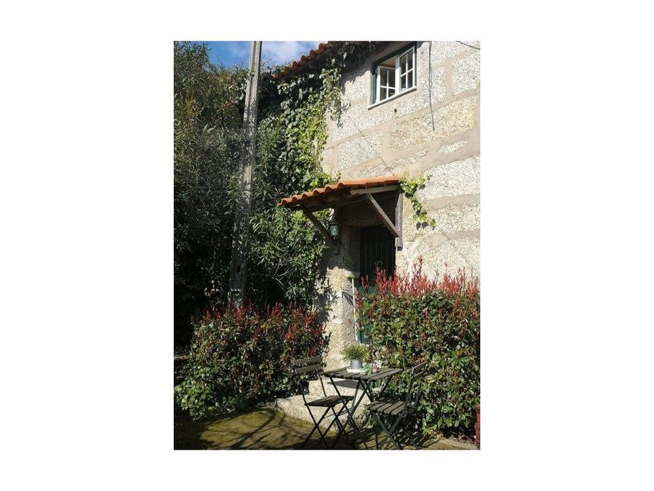 Condomínio com 6 Moradias V2 /V3 Mobiladas e Equipadas