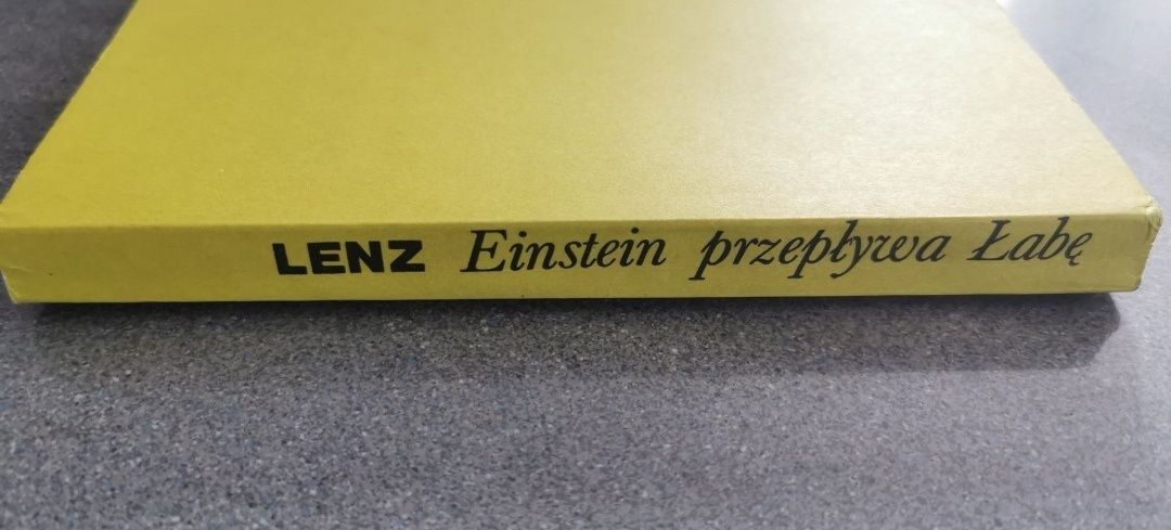 Einstein przepływa przez Łabę pod Hamburgiem S. Lenz