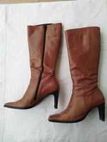 Botas Castanhas de Cano Alto
