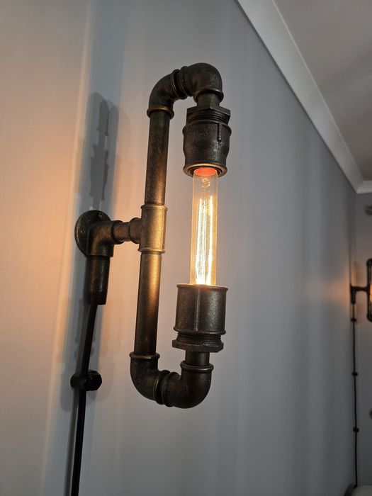 Lampa industrialna z rur wodnych