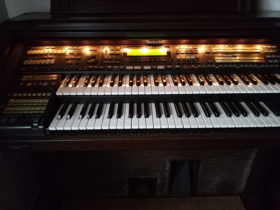 Órgão tecniques dois teclados