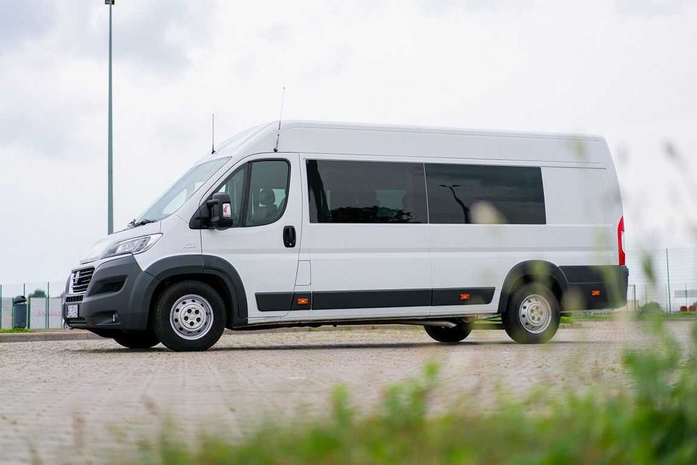 Wypożyczalnia wynajem duży bus VIP 9-cio osobowy TV lodówka łóżko LED