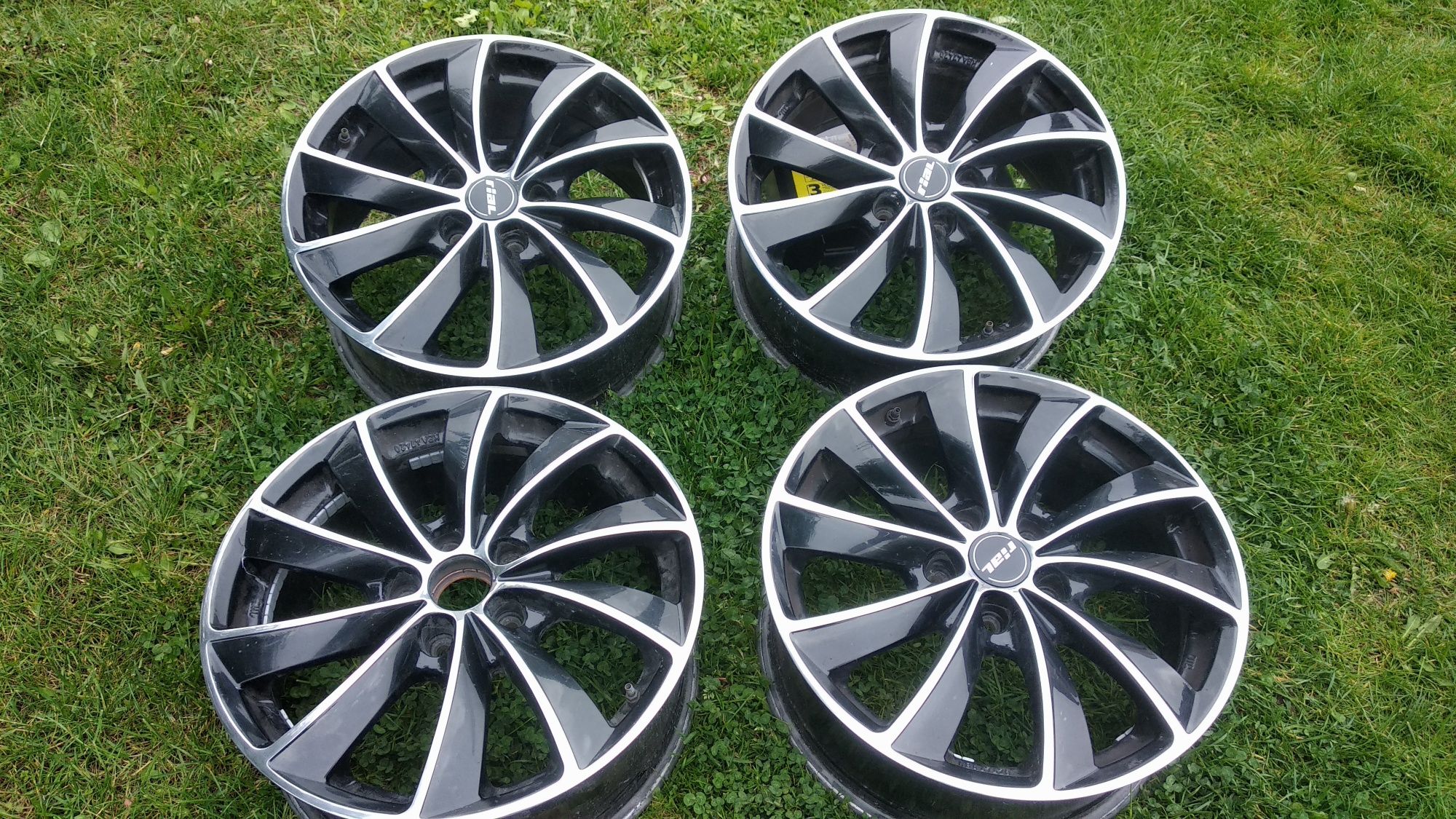 Oryginalne alufelgi Rial R17 5x112 Skoda Passat Touran Golf